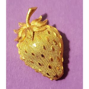 Vintage Mamselle Brooch Pin Strawberry Fruit Realistic Textured Gold Tone